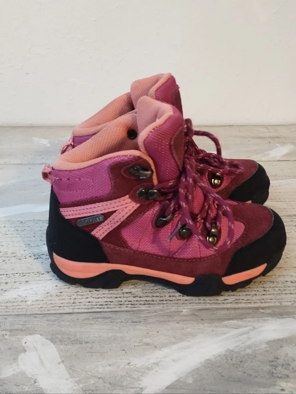 Hiking Boots Mountain Warehouse (U.S.A girls size 1) UK girls size 13) color